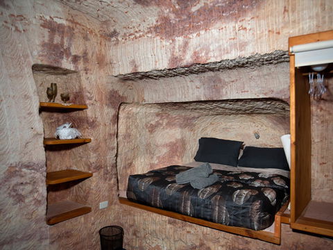 Ali\'s Underground Studio - Holiday Cairns 9