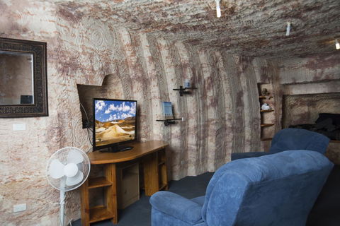Ali\'s Underground Studio - Holiday Cairns 0