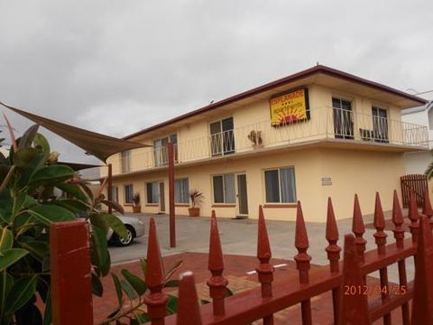 Esplanade Apartments At West Beach - Holiday Cairns 0