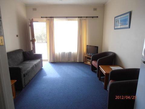 Esplanade Apartments At West Beach - Holiday Cairns 12