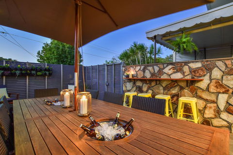 Christophers Villa - Holiday Cairns 1