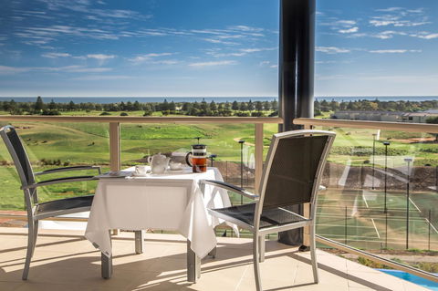 Lady Bay Hotel - Holiday Cairns 1