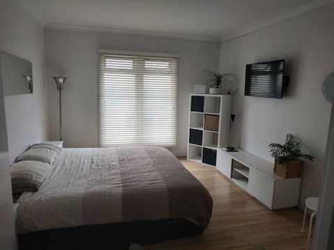 Diamond On Olive - Holiday Cairns 3