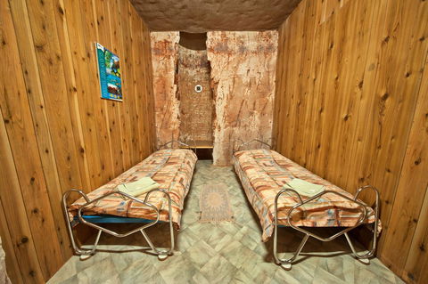 Radeka Downunder Underground Motel - Holiday Cairns 6