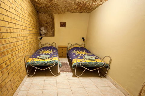 Radeka Downunder Underground Motel - Holiday Cairns 5