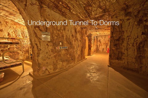 Radeka Downunder Underground Motel - Holiday Cairns 10