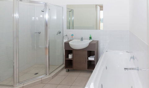 South Shores Yellowfin Villa 96 - South Shores Normanville - Holiday Cairns 11