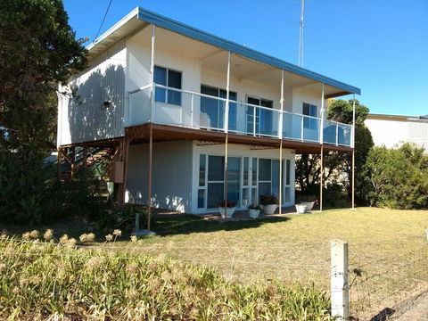 Seafront Shack - Holiday Cairns 4