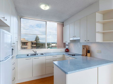 Ebbtide 25 - Holiday Cairns 8