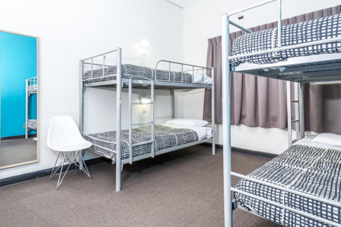 YHA Adelaide Central - Holiday Cairns 33