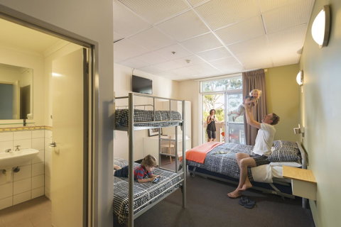 YHA Adelaide Central - Holiday Cairns 37