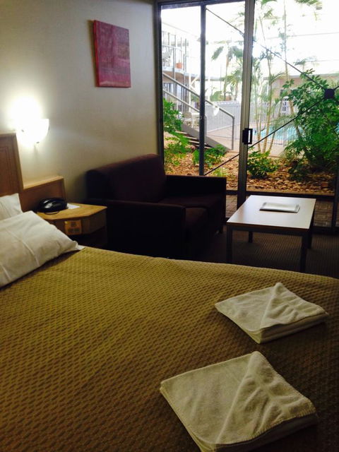 Nightcap At Roxby Downs - Holiday Cairns 1