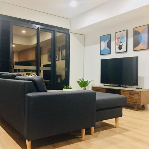 Mid City Apartment - Holiday Cairns 14