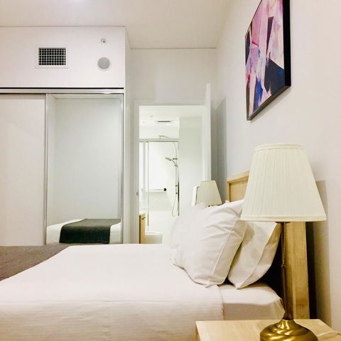 Mid City Apartment - Holiday Cairns 12