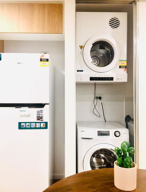 Mid City Apartment - Holiday Cairns 9