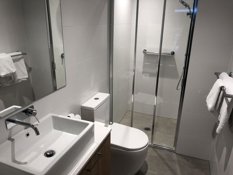 Mid City Apartment - Holiday Cairns 20