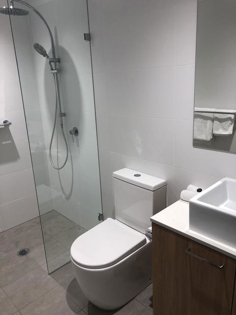 Mid City Apartment - Holiday Cairns 21