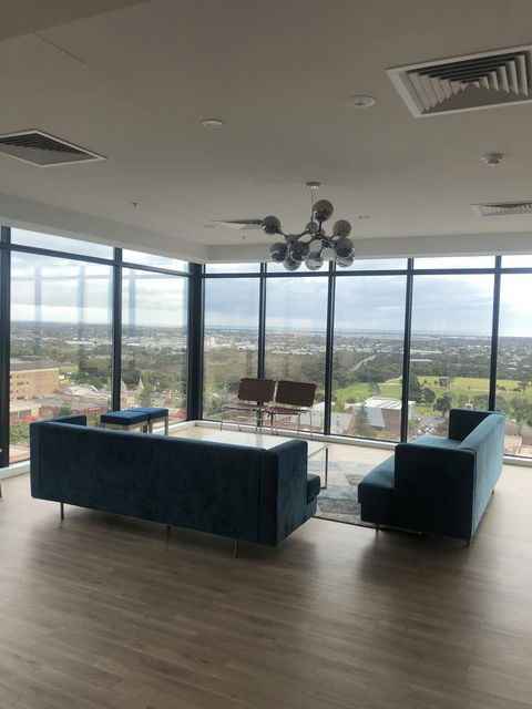 Mid City Apartment - Holiday Cairns 1