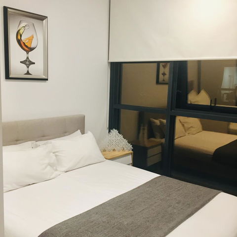 Mid City Apartment - Holiday Cairns 13