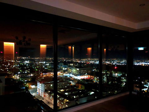 Mid City Apartment - Holiday Cairns 5