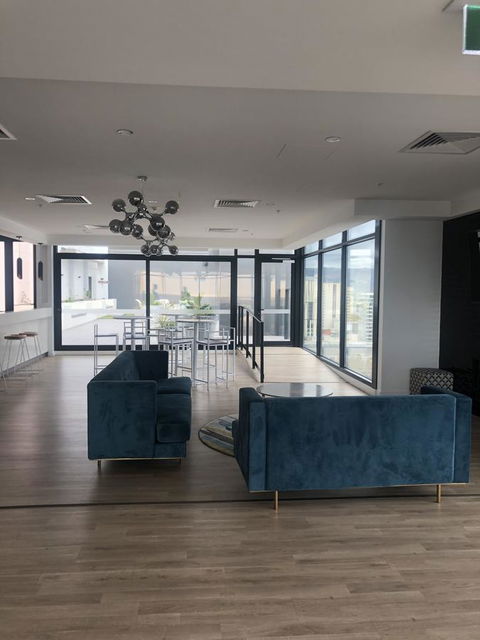 Mid City Apartment - Holiday Cairns 2