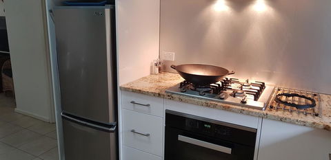 Acaill Accommodation Esplanade Living Self Check-In Self Check-Out - Holiday Cairns 30