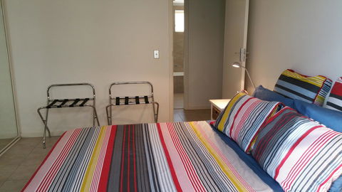 Acaill Accommodation Esplanade Living Self Check-In Self Check-Out - Holiday Cairns 24