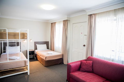 Lilac City Motor Inn & Steakhouse - Holiday Cairns 15