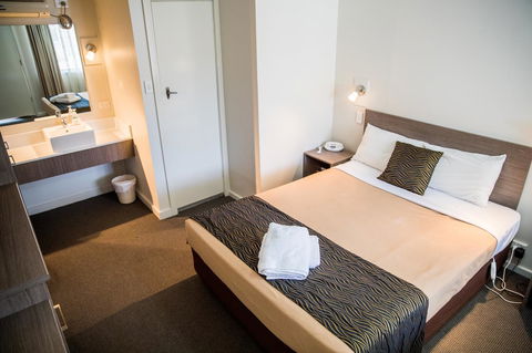 Lilac City Motor Inn & Steakhouse - Holiday Cairns 29