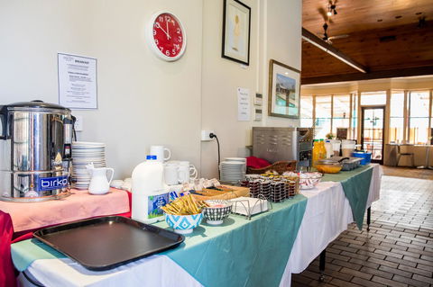 Lilac City Motor Inn & Steakhouse - Holiday Cairns 2