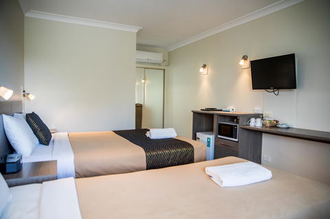 Lilac City Motor Inn & Steakhouse - Holiday Cairns 5