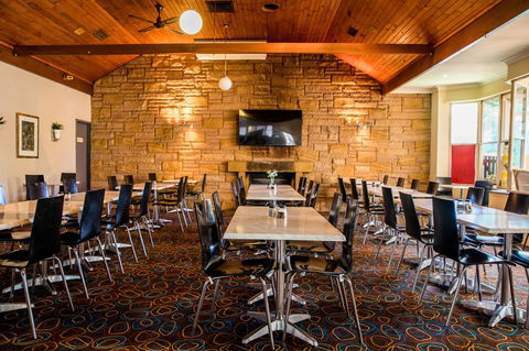 Lilac City Motor Inn & Steakhouse - Holiday Cairns 1