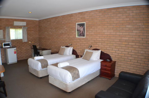 Deer Park Motor Inn Armidale - Holiday Cairns 3