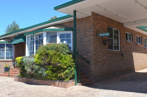 Deer Park Motor Inn Armidale - Holiday Cairns 24