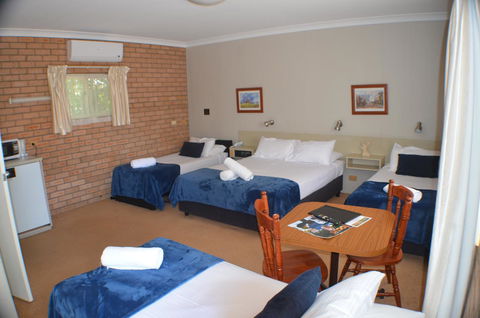 Deer Park Motor Inn Armidale - Holiday Cairns 9