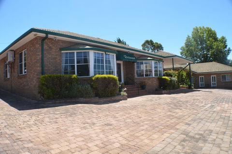 Deer Park Motor Inn Armidale - Holiday Cairns 32