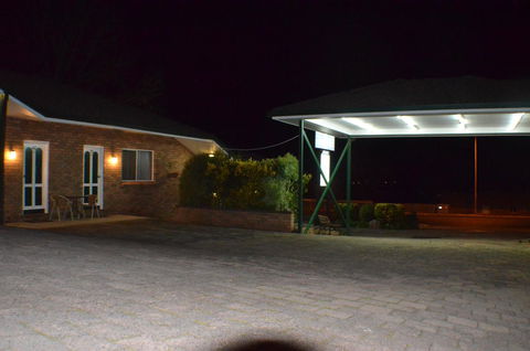 Deer Park Motor Inn Armidale - Holiday Cairns 17