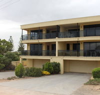 The Lighthouse - Beachfront Accommodation - Holiday Cairns
