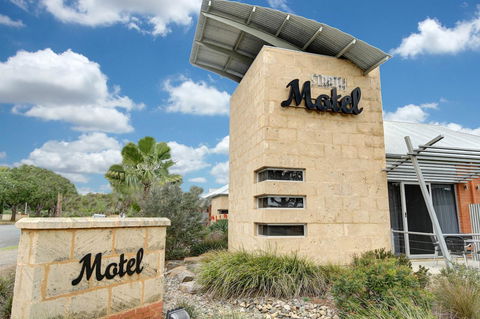 Strath Motel - Holiday Cairns 1