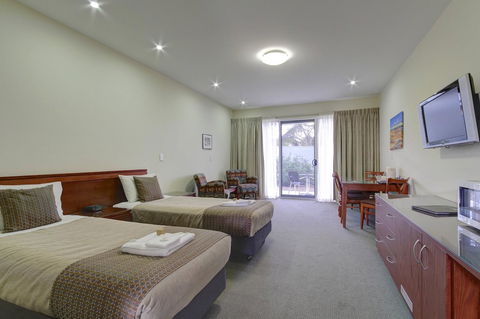Strath Motel - Holiday Cairns 2