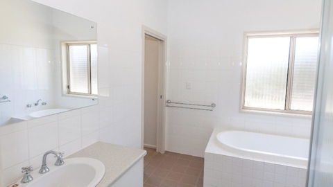 Golfers Paradise (18th Tee) - 52 Huntingdale Drive - Holiday Cairns 3