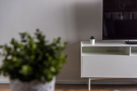 Modern 2 Bedroom+WIFI/Netflix/Parking+Great Views! - Holiday Cairns 9