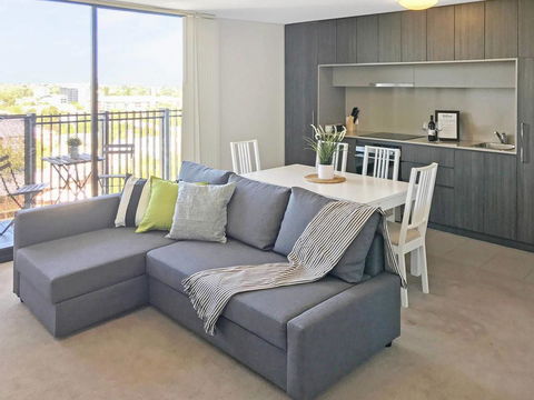 Modern 2 Bedroom+WIFI/Netflix/Parking+Great Views! - Holiday Cairns 44