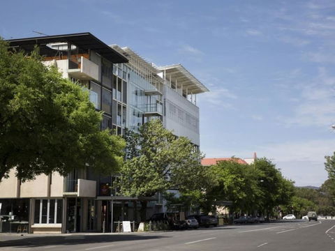 Modern 2 Bedroom+WIFI/Netflix/Parking+Great Views! - Holiday Cairns 41