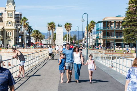 Modern 2 Bedroom+WIFI/Netflix/Parking+Great Views! - Holiday Cairns 38