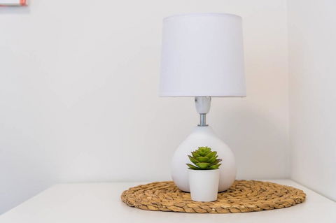 Modern 2 Bedroom+WIFI/Netflix/Parking+Great Views! - Holiday Cairns 16