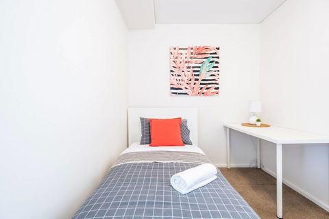 Modern 2 Bedroom+WIFI/Netflix/Parking+Great Views! - Holiday Cairns 23