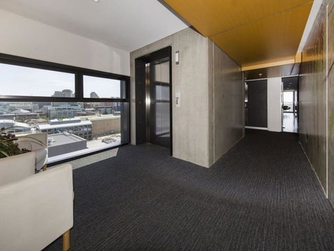 Modern 2 Bedroom+WIFI/Netflix/Parking+Great Views! - Holiday Cairns 35