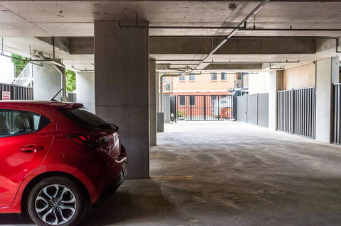 Modern 2 Bedroom+WIFI/Netflix/Parking+Great Views! - Holiday Cairns 19