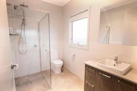 Wellington Lake Retreat - Holiday Cairns 16